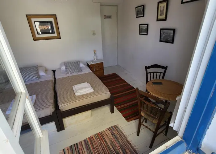 Manolia House